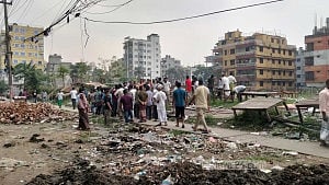 সাভারে সরকারি জমির সীমানা প্রাচীর ভাঙচুর-দখলচেষ্টার অভিযোগ