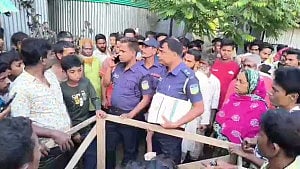 শেরপুরে নিখোঁজ শিশুর লাশ মিলল প্রতিবেশীর টয়লেটে, আটক ৩