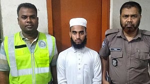 মাদ্রাসায় শিশুর ‘আত্মহত্যা’: ধর্ষণের অভিযোগে শিক্ষার্থী গ্রেপ্তার