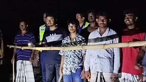 সিরাজগঞ্জে গরু চুরি ঠেকাতে ‘বাঁশকল পদ্ধতি’, রাতে পাহারায় পুলিশ-গ্রামবাসী
