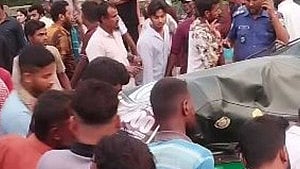 সিরাজগঞ্জে বাসের ধাক্কায় অটোরিকশার ৩ যাত্রী নিহত
