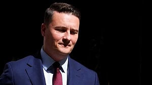 UK health minister quits