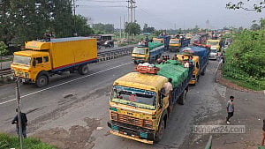 Traffic snarls hit Dhaka-Tangail Highway