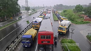 28km tailback blocks Jamuna Bridge Highway