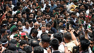 ঢাকা বিশ্ববিদ্যালয়ে প্রধানমন্ত্রী, সিনেট ভবন থেকে হেঁটেই গেলেন শিক্ষার্থীদের সভায়