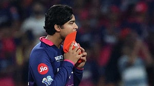 ১৫ বছর বয়সী ক্রিকেটারের পারিশ্রমিক হতে পারে ‘৩০ কোটি রুপি’