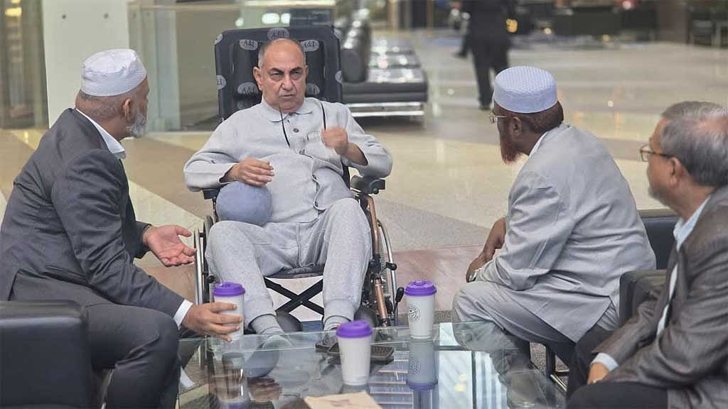 Jamaat’s Porwar visits ailing Mirza Abbas in Malaysia