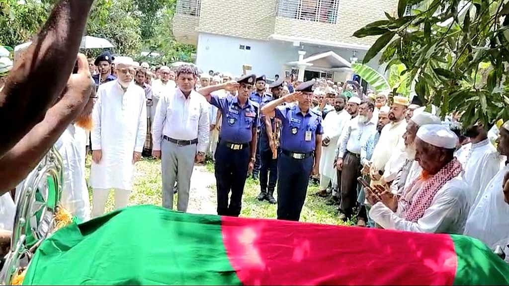 ১৩ মে চট্টগ্রাম মেডিকেল কলেজ হাসপাতালে মৃত্যুবরণ করেন যুদ্ধাহত বীর মুক্তিযোদ্ধা আবু মোহাম্মদ সরওয়ার হোসাইন চৌধুরী। দাফনের তাকে ‘গার্ড অব অনার’ প্রদান করা হয়।