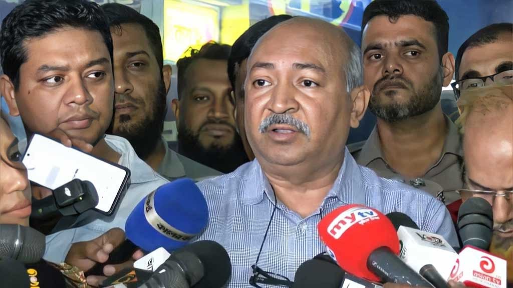 স্বাস্থ্য অধিদপ্তরের মহাপরিচালক অধ্যাপক প্রভাত চন্দ্র বিশ্বাস।