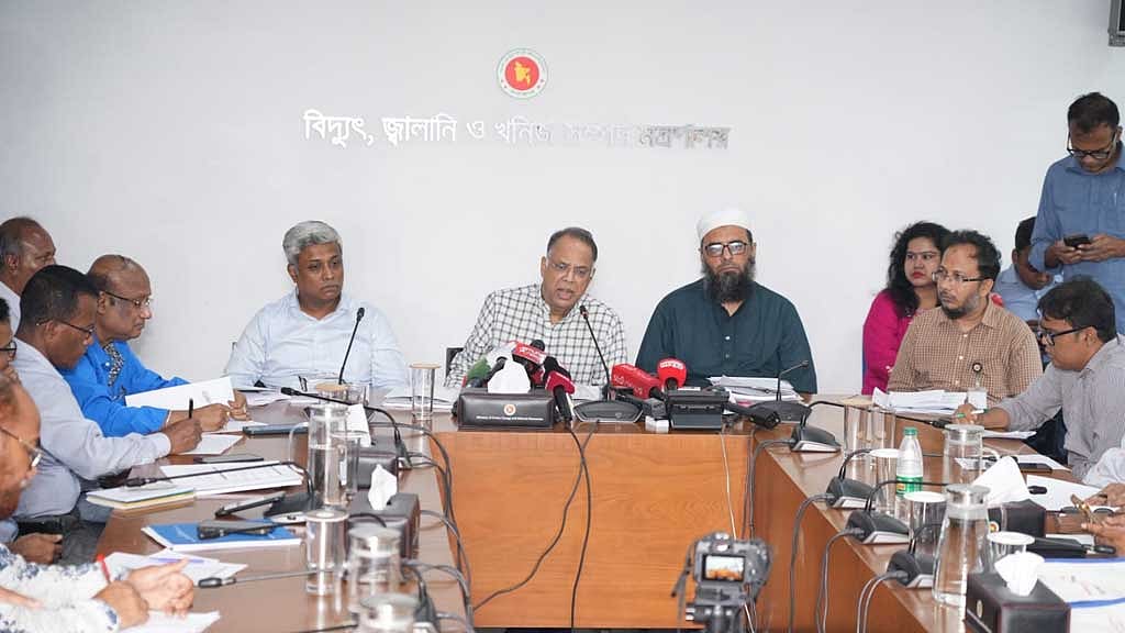 সচিবালয়ে রোববার সাগরে গ্যাস অনুসন্ধানে নতুন পিএসসি ও বিডিং রাউন্ডের বিভিন্ন দিক তুলে ধরে সংবাদ সম্মেলন করে বিদ্যুৎ ও জ্বালানি মন্ত্রণালয়।