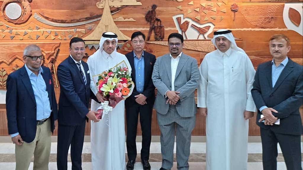 Qatari labour minister reaches Dhaka