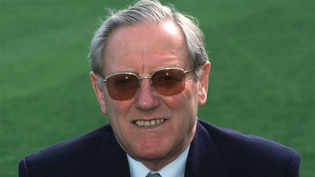 England ex-captain Smith dies
