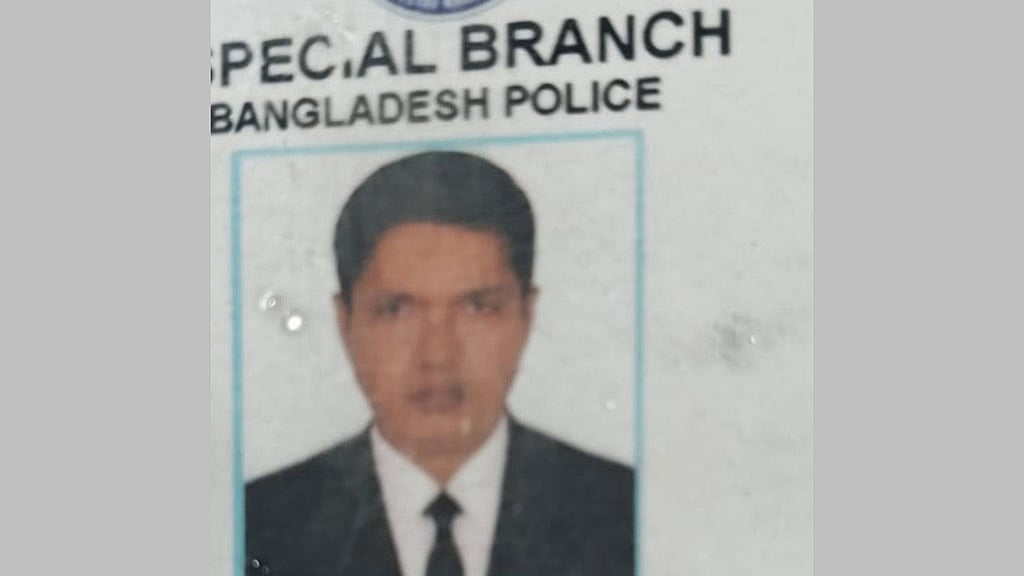 আমিনবাজারে পুলিশের এসবি সদস্যকে পিটিয়ে হত্যা
