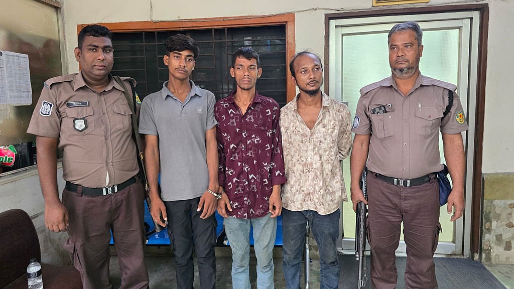 এক্সপ্রেসওয়েতে মরদেহ: বাসের চালক ও সহকারীরা ‘টাকার লোভে’ ইসমাইলকে হত্যা করেন, বলছে পুলিশ