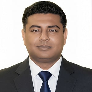 রঙিন তাঁবুর ভেতরে সার্কাস শিল্পীদের অনিশ্চয়তার জীবন