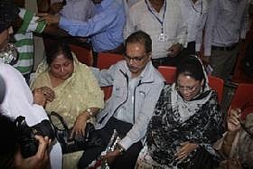 তিন মাসের জিম্মি দশা শেষে মুক্ত হওয়ার পর ২০১১ সালের ২১ মার্চ ওমান এয়ারওয়েজের একটি ফ্লাইটে চট্টগ্রাম পৌঁছান এমভি জাহান মণির নাবিকরা। ফাইল ছবি 