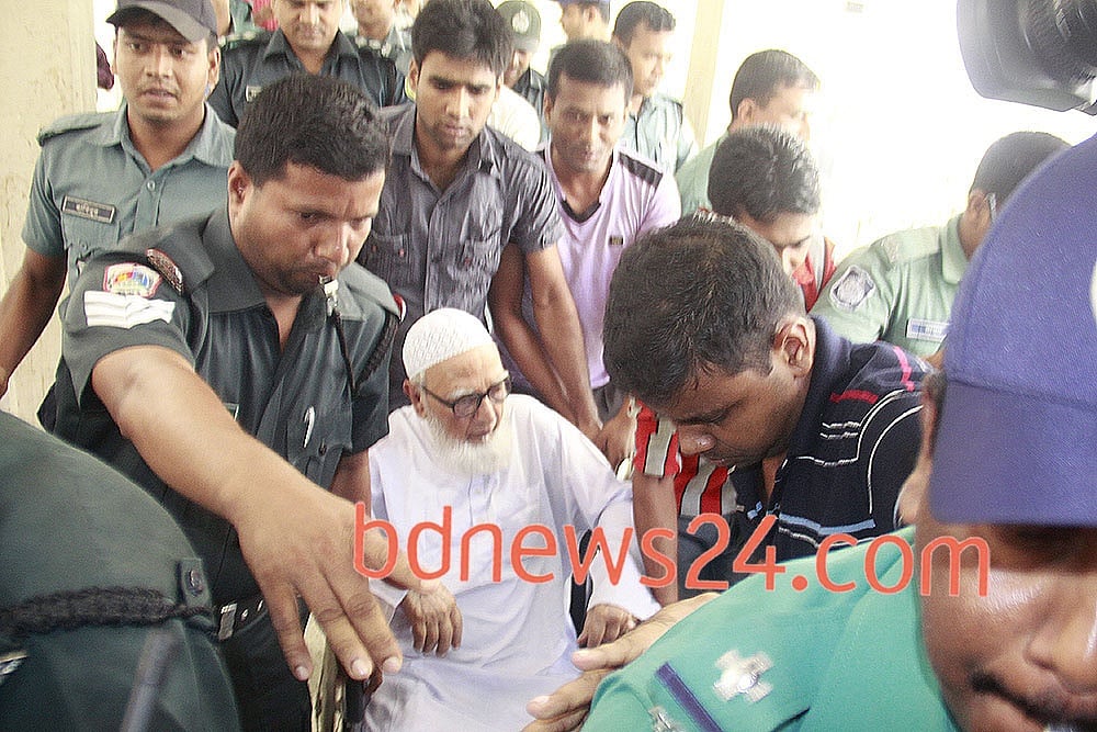 Former Jamaat-e-Islami chief Ghulam Azam being taken to the International Crimes Tribunal-1 as the verdict on his trial is due 