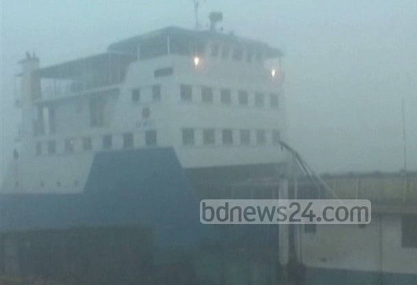 কুয়াশায় দৌলতদিয়া-পাটুরিয়া ফেরি বন্ধ