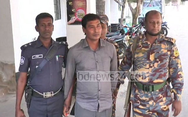 ফল বিক্রেতা-পুলিশ সংঘর্ষ: মনপুরার চেয়ারম্যান গ্রেপ্তার