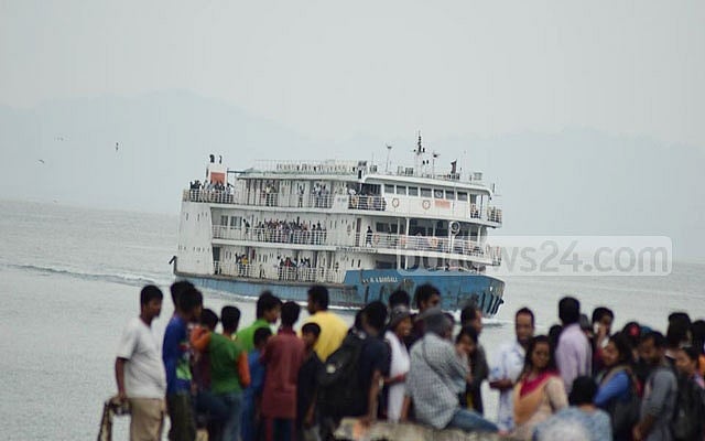 সেন্ট মার্টিনে পর্যটকবাহী জাহাজ চলাচল নিয়ে অনিশ্চয়তা কাটেনি
