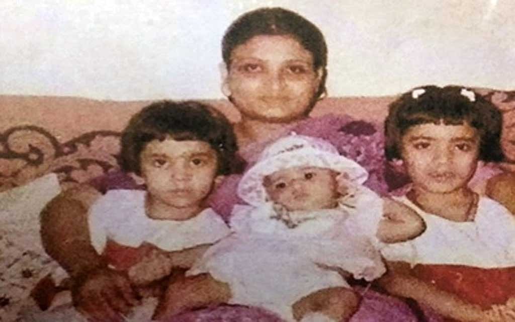 তিন কন্যার সঙ্গে সগিরা মোর্শেদ সালাম 