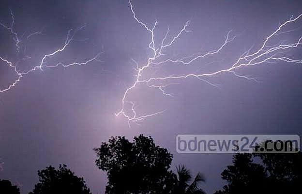 নওগাঁয় খেলার সময় বজ্রপাতে প্রাণ গেল ২ ভাইয়ের