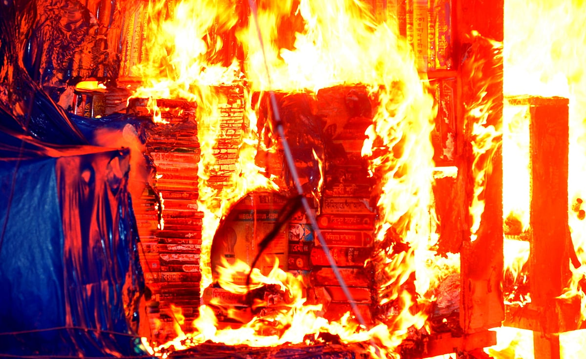 Fire In Islam Hifazat burns Quran, Hadith in blind rage