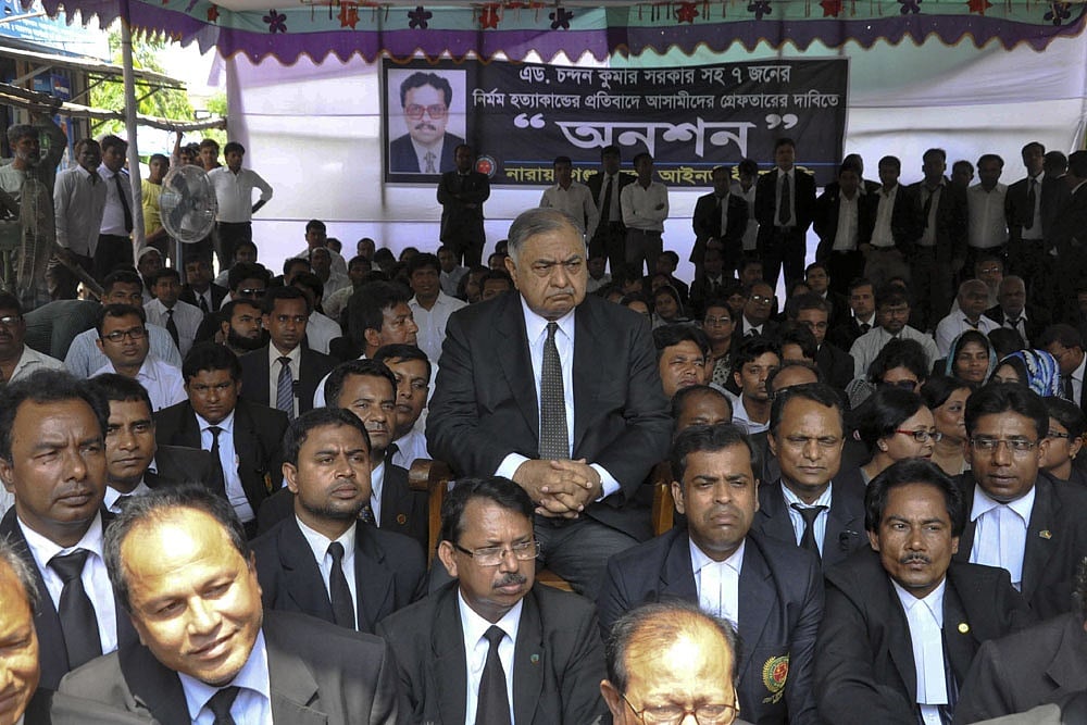 Dr Kamal Hossain at a protest rally by Narayanganj lawyers. File Photo. 