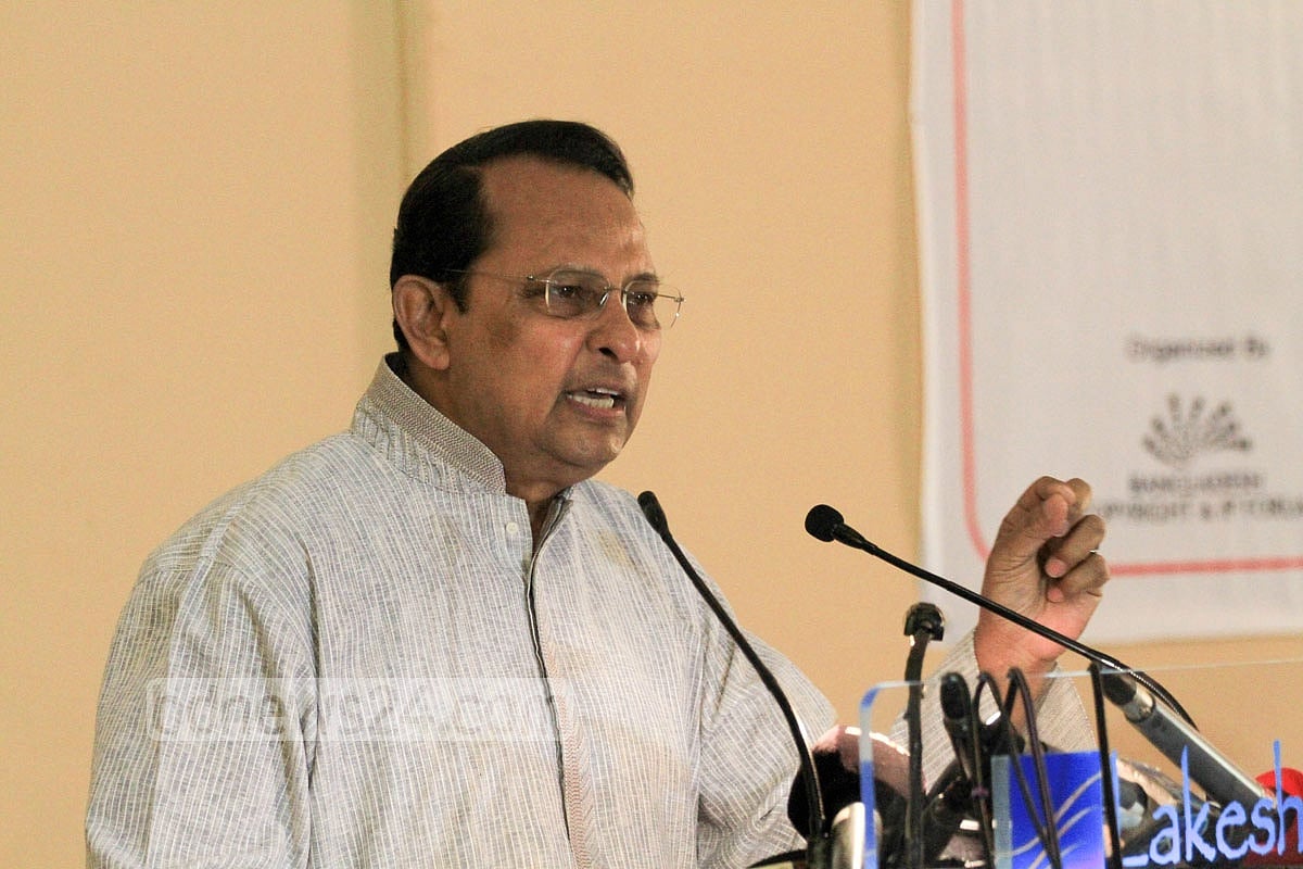 File Photo: Information Minister Hasanul Haq Inu speaks at a discussion on the National Broadcast Policy 2014 held at the Lakeshore Hotel in Dhaka. Photo: asif mahmud ove/ bdnews24.com 