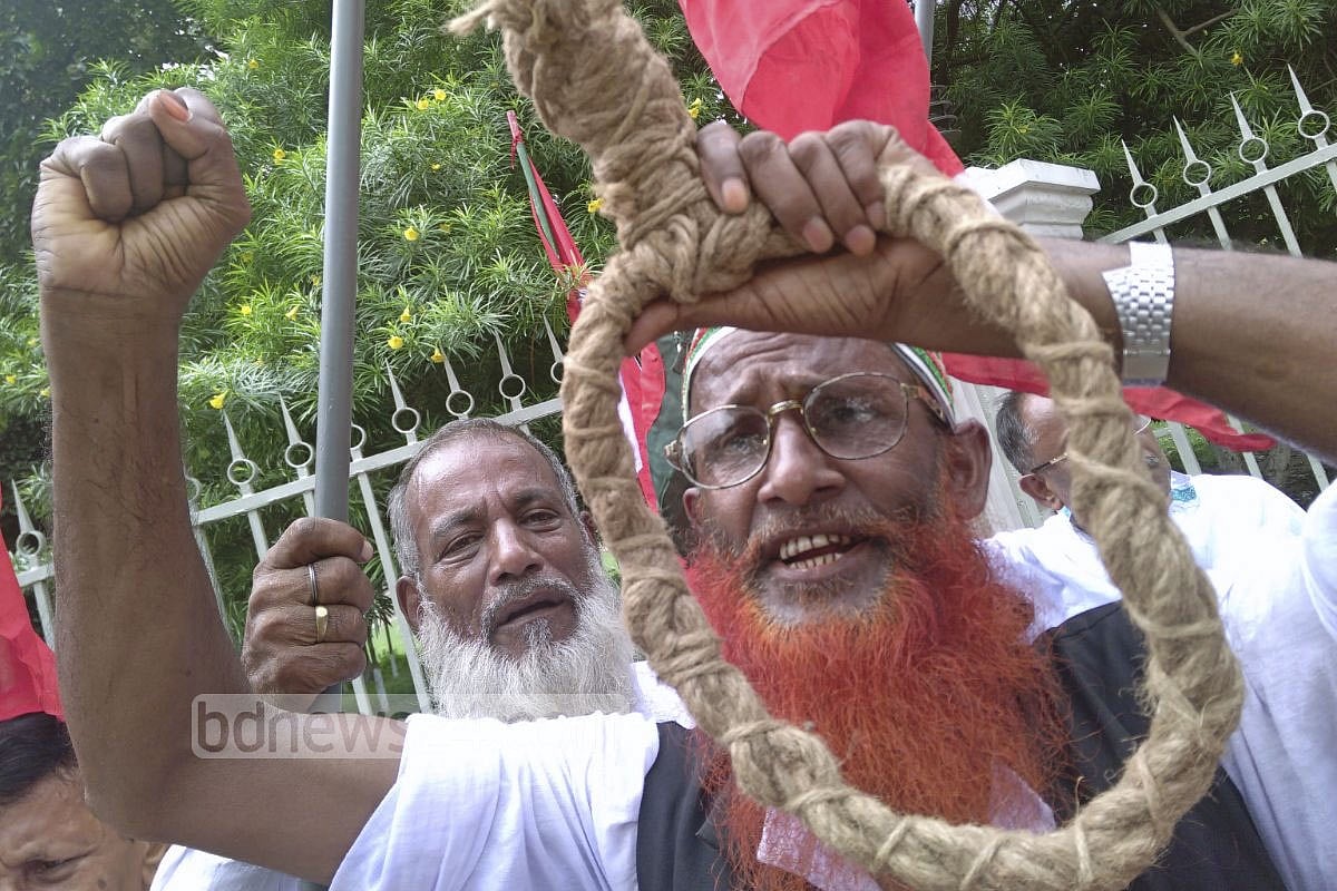 আপিলের রায়ে সাঈদীর মৃত্যুদণ্ডের সাজা কমে যাওয়ার পর মুক্তিযোদ্ধারা বিক্ষোভে ফেটে পড়েছিলেন  ফাইল ছবি
