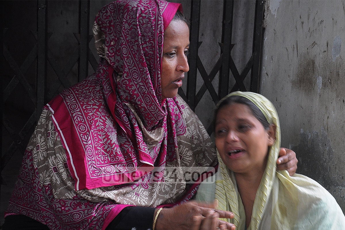 আমিন কলোনিতে ভূমি ধসে চাপা পড়ে নিহত শিশুদের স্বজনদের কান্না 