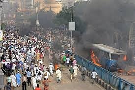 Hifazat goes berserk at Motijheel on May 5 