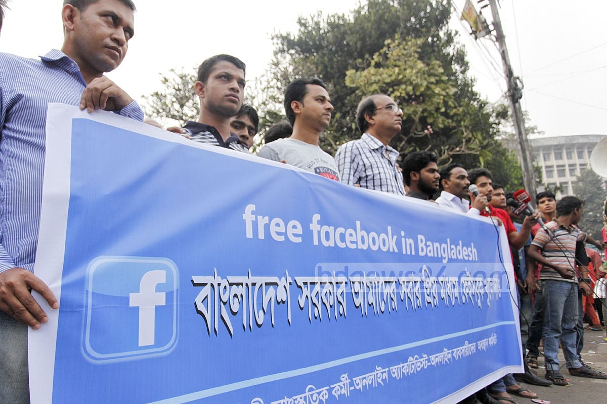 Bangladesh government unblocks Facebook