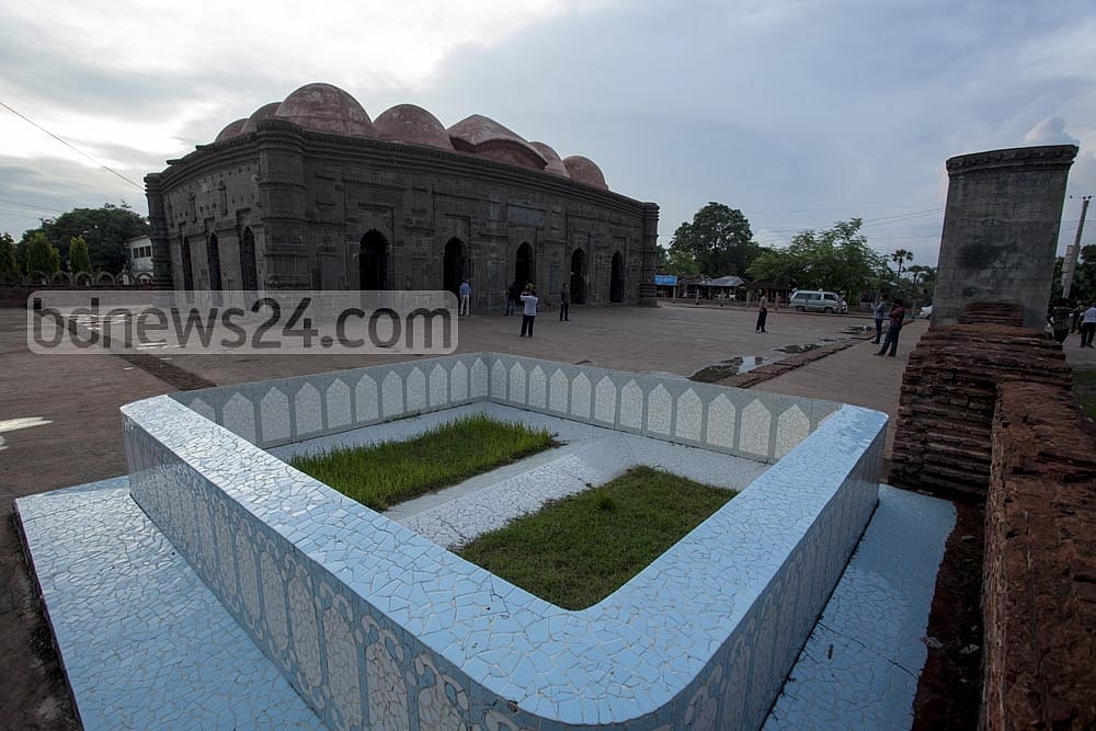স্বাধীনতার মাসে বীরশ্রেষ্ঠদের স্মৃতিতে