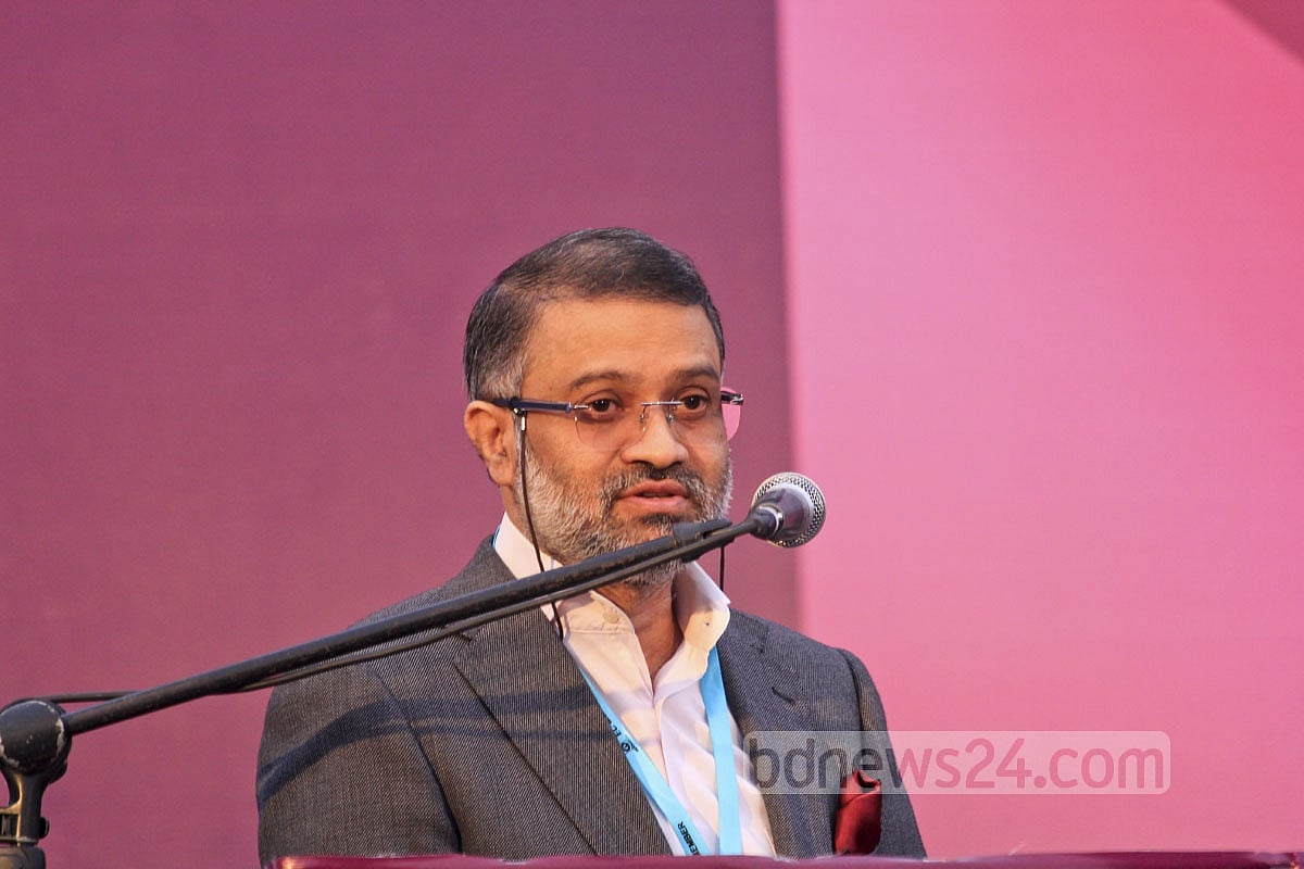 EDAS General Secretary Toufique Imrose Khalidi speaks at the Dhaka University English Department Alumni Reunion 2016 at the TSC on Friday. 