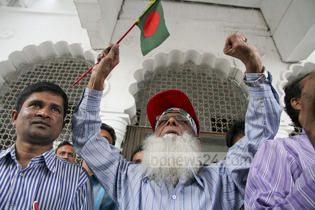 Freedom fighters at the court premises celebrate after Mir Quasem's death sentence is upheld. 