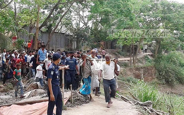 পুনরায় ময়নাতদন্তের জন্য বুধবার তনুর লাশ তোলা হয় কবর থেকে 