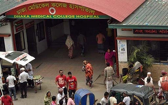ঢাকার রামপুরায় বাসের ধাক্কায় প্রাণ গেল কিশোরসহ দুজনের