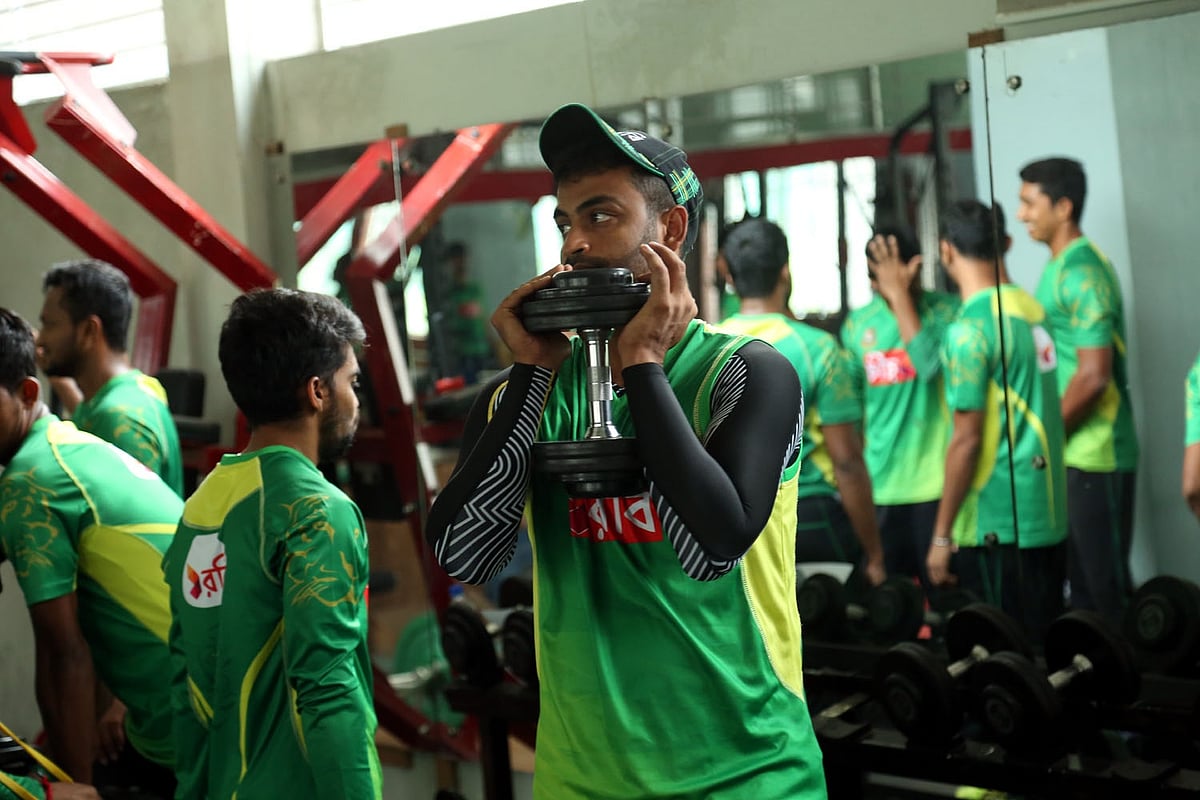 Bangladesh opener Tamim diagnosed with fractured finger, to play England series