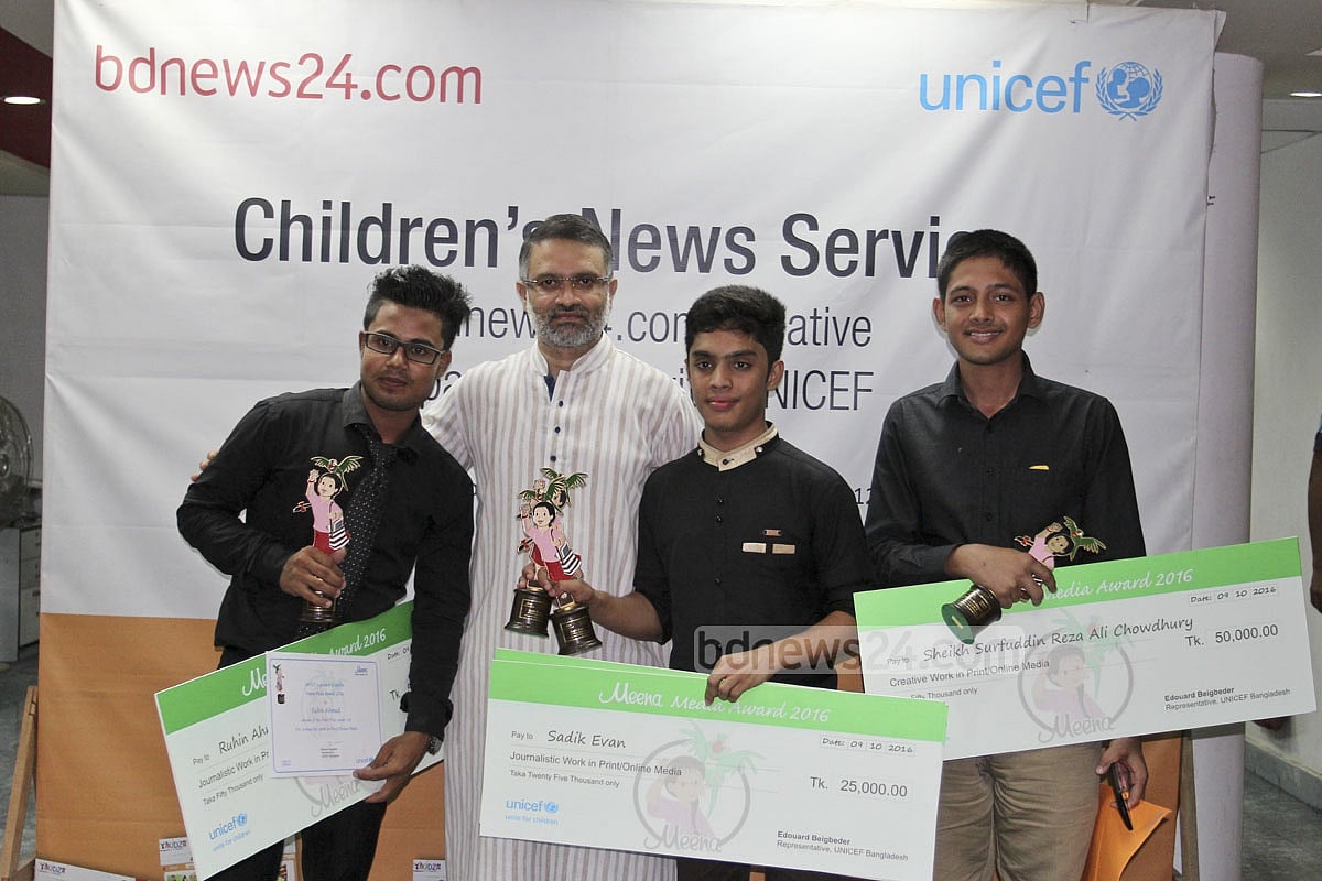 The three award-winning Hello journalists with the bdnews24.com chief editor 