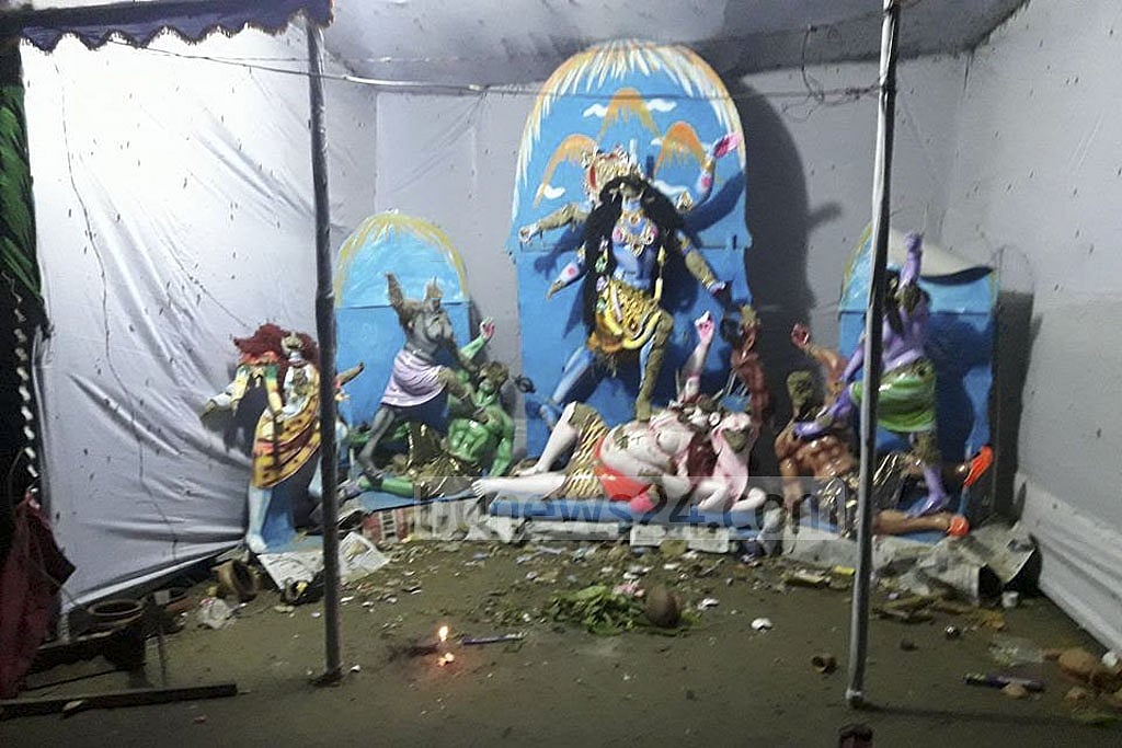ফেইসবুকে ইসলাম অবমাননার অভিযোগ তুলে  ব্রাহ্মণবড়িয়ার নাসিরনগরে হিন্দুদের পাঁচটি মন্দিরসহ শতাধিক ঘরে ভাংচুর ও লুটপাট হয়েছিল ২০১৬ সালে ফাইল ছবি