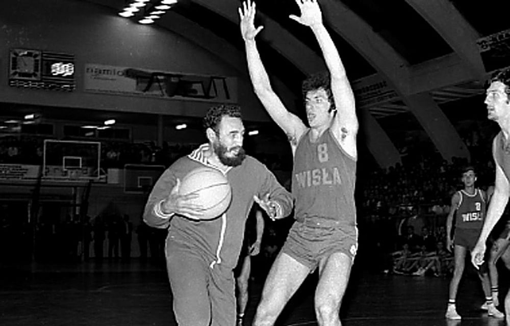 Fidel Castro plays basketball with university students in Krakow, Poland, June 8, 1972. Reuters 