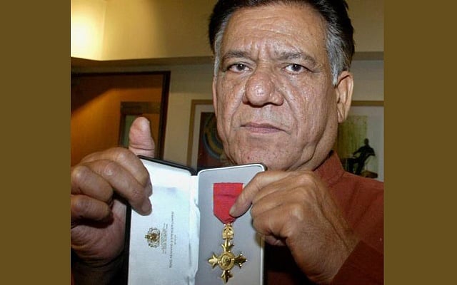Bollywood actor Om Puri shows his Order of British Empire (OBE) award during a function in Bombay April 18, 2005. Reuters 