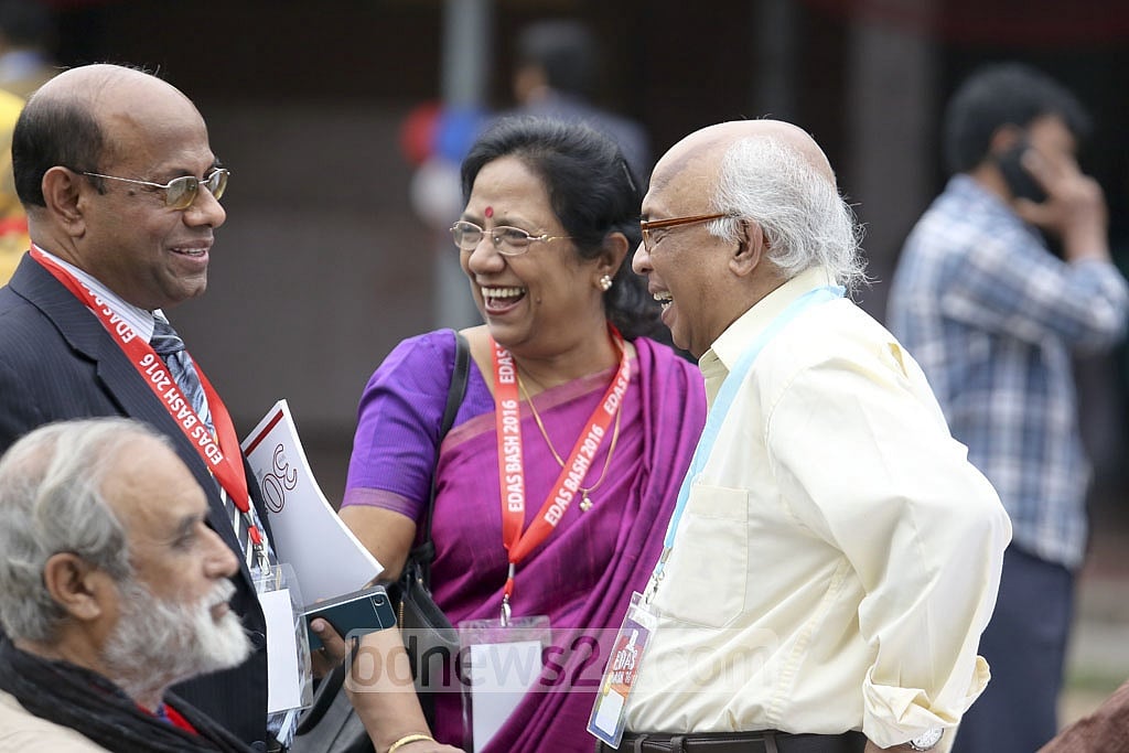 Syed Badrul Ahsan (right) is all smiles with his old friends. Syed Badrul Ahsan (right) is all smiles with his old friends.