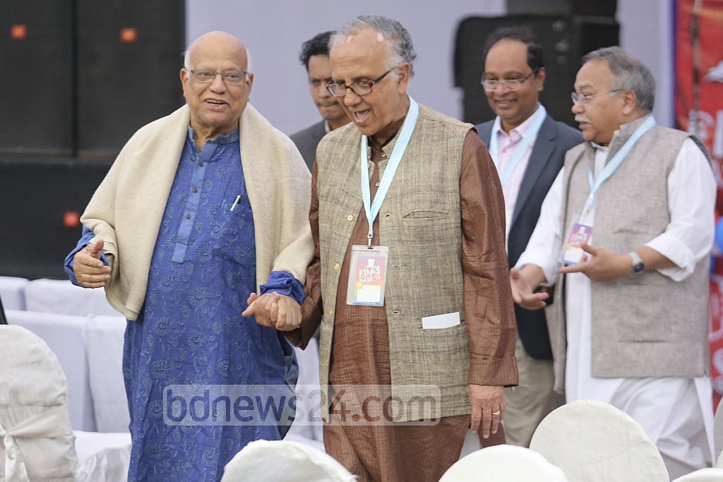 Finance Minister Abul Maal Abdul Muhith (left) and theatre activist Ramendu Majumder (right) in the midst of a walking gab. Finance Minister Abul Maal Abdul Muhith (left) and theatre activist Ramendu Majumder (right) in the midst of a walking gab.