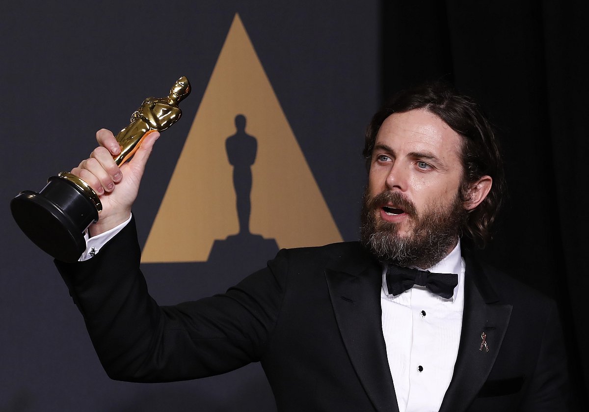 89th Academy Awards - Oscars Backstage - Hollywood, California, US - 26/02/17 - Casey Affleck poses with his Oscar for Best Actor for 