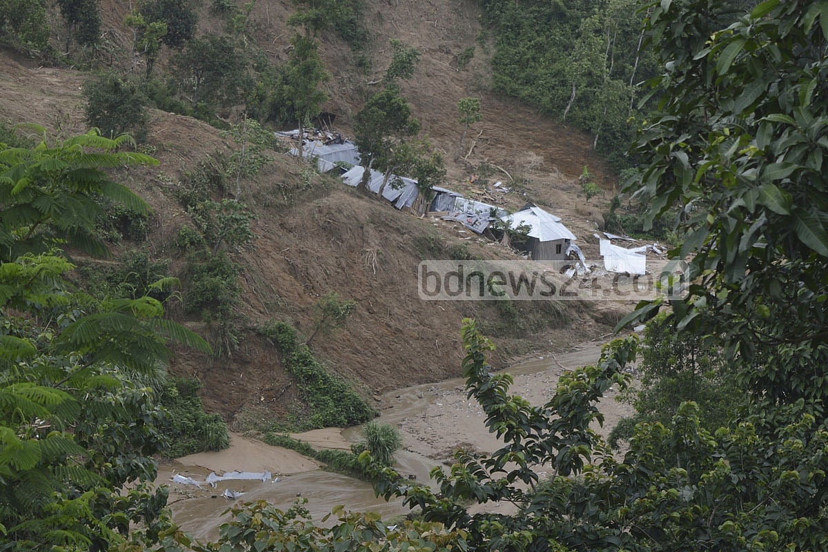পাহাড় ধসের ‘সতর্কবার্তা’ দিতে দশ দিনের মডেল