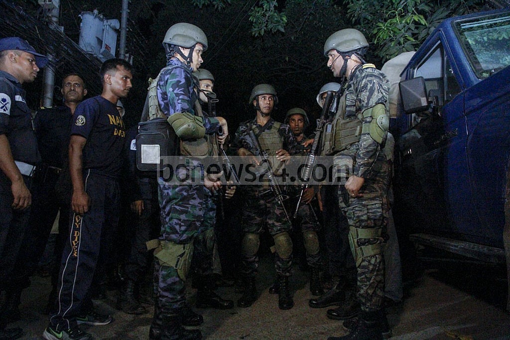 Navy para-commandos arrive around 3am, amid huge panic about what was happening inside. 