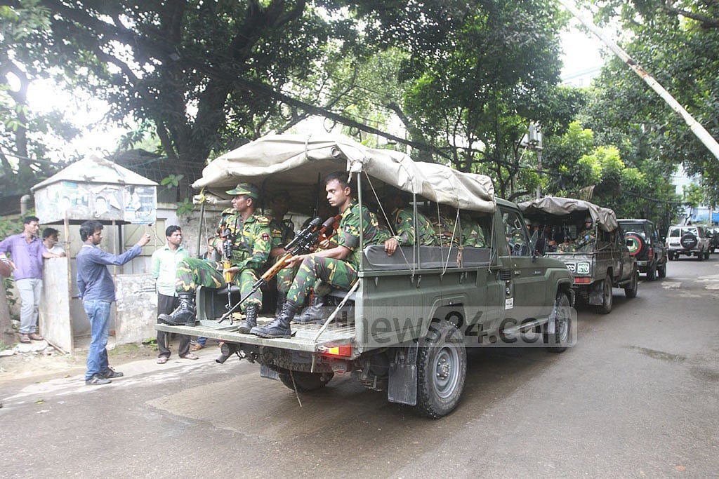 Army commandos start Operation Thunderbolt to free the restaurant from the terror siege.   
