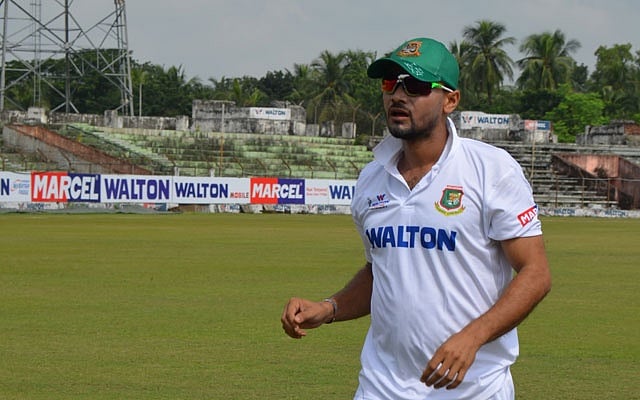 বৃষ্টির আগে মাশরাফি-ঝলক